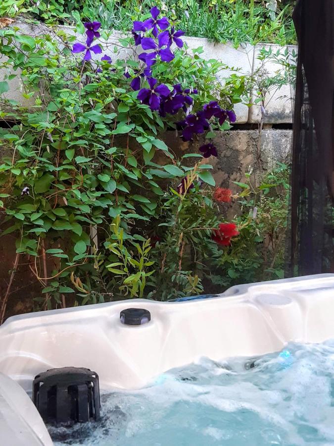 Dans Un Jardin Bb Et Jacuzzi Bed & Breakfast Mandelieu Exterior foto
