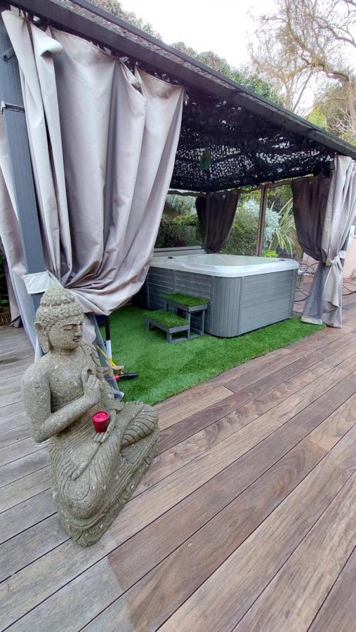 Dans Un Jardin Bb Et Jacuzzi Bed & Breakfast Mandelieu Exterior foto